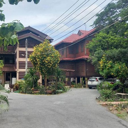 Baan Lotus Guest House Аюттхая Экстерьер фото