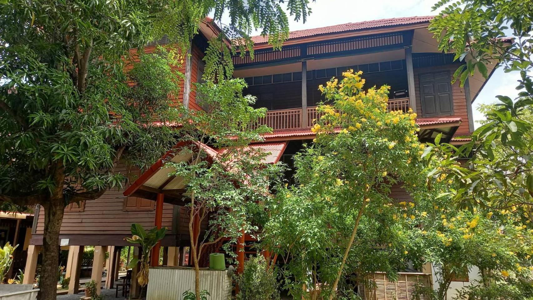 Baan Lotus Guest House Аюттхая Экстерьер фото